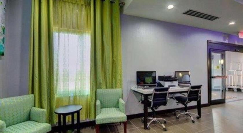 컴포트 인 앤 스위트 털사 I-44 웨스트 - Rt 66 호텔 Oakhurst 외부 사진